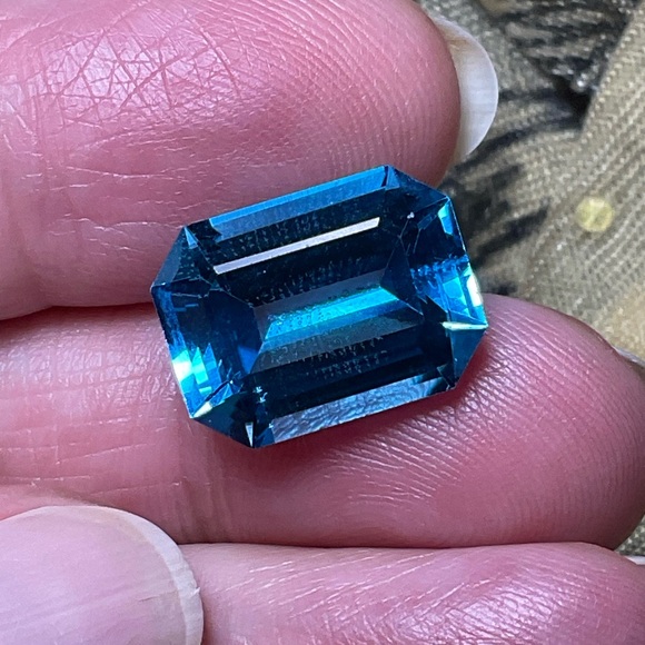 Blue Spinel - Picture 7 of 9